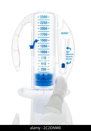 Winneconne, WI - 29 maggio 2020: Un pacchetto se AirLife Spirometro volumetrico Incentive su uno sfondo isolato Foto Stock