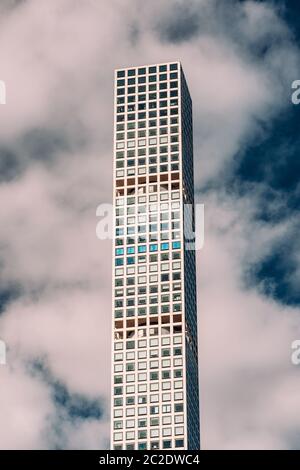 Vista ravvicinata dei 432 Park Avenue Condominiums nel centro di Manhattan, New York City Foto Stock