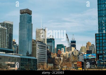 Vista generale degli edifici di Hell's Kitchen nel centro di New York City Foto Stock