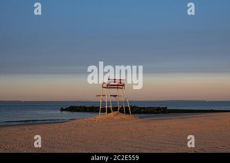 Alba sulla spiaggia di Coney Island New York City Foto Stock