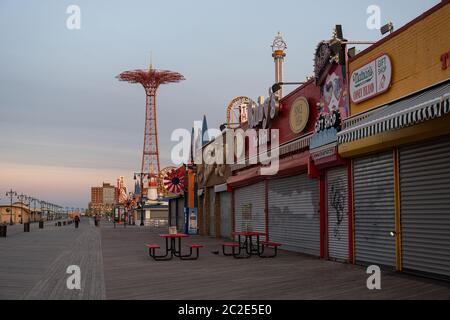 Alba sul lungomare di Coney Island New York City Foto Stock