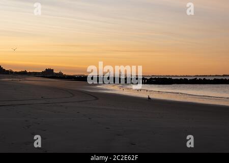 Alba sulla spiaggia di Coney Island New York City Foto Stock