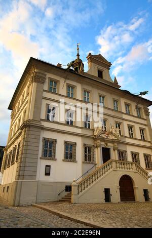 Iphofen è una città in Baviera con molti luoghi di interesse storico. Rathaus Foto Stock