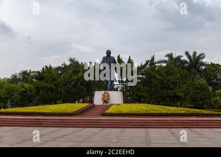 Monumento a Dan Xiaoping al Parco Lianhua Shan Yuan a Shenzhen, Cina, Asia Foto Stock