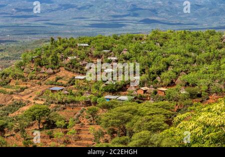 Panorama paesaggio della tribù Konso villaggio in carati Konso, Etiopia. Etiopia, Africa UNESCO patrimonio mondiale. Foto Stock