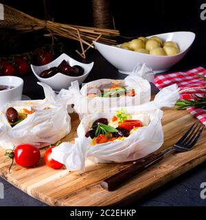 gnocchi al forno con pomodori zucchini e formaggio di pecora a dadini Foto Stock