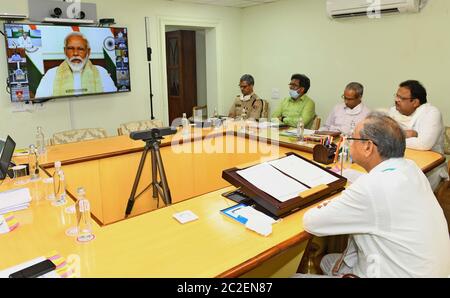 Jaipur, Rajasthan, India - 17 giugno 2020: Il primo ministro del Rajasthan Ashok Gehlot partecipa all'incontro del primo ministro Narendra modi con i ministri principali degli Stati/UTS sulla situazione COVID-19 via video conferenza, a Jaipur. Credit: Sumit Saraswat/Alamy Live News Foto Stock