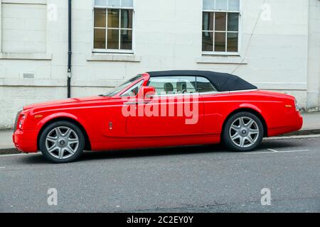 Rolls Royce Dawn auto convertibile rossa, Glasgow, Scozia, Regno Unito Foto Stock