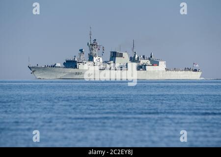 17.06.2020, Kiel, F337 - Frigate 'Fredericton' della classe canadese Halifax al manover nato BALTOPS 2020 nel Kiel Forde. | utilizzo in tutto il mondo Foto Stock