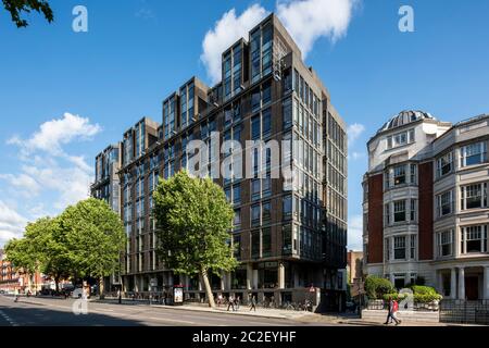 Elevazione principale su Kensington Gore. Royal College of Art, Londra, Regno Unito. Architetto: HT Cadbury-Brown, 1962. Foto Stock