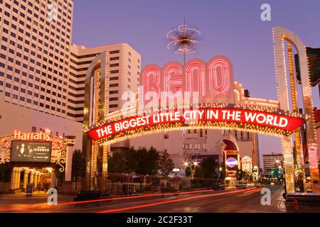 Il neon di Reno arco su Virginia Street a Reno in Nevada, STATI UNITI D'AMERICA Foto Stock