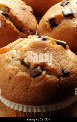 Primo piano di muffin con gocce di cioccolato Foto Stock