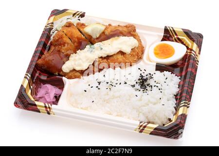 Pranzo di pollo giapponese bento su sfondo bianco Foto Stock