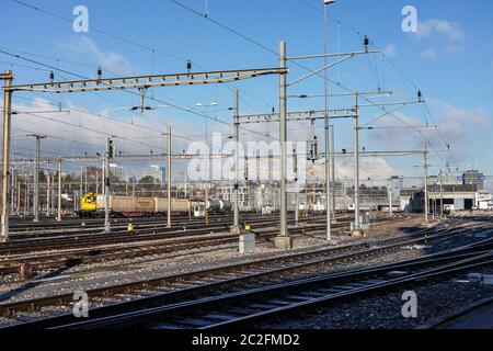 Svizzera, Ginevra, dicembre 11 2018 cantiere di marshalling nella zona industriale della città di Ginevra. Foto Stock