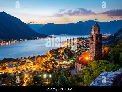 Chiesa di Nostra Signora del Rimedio in Kotor al tramonto Foto Stock