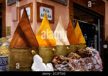 MARRAKECH, MAROCCO - CIRCA APRILE 2018: Negozio al mercato delle spezie di Marrakech Foto Stock