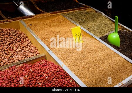 MARRAKECH, MAROCCO - CIRCA APRILE 2018: Negozio al mercato delle spezie di Marrakech Foto Stock