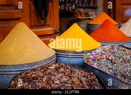 MARRAKECH, MAROCCO - CIRCA APRILE 2018: Negozio al mercato delle spezie di Marrakech Foto Stock