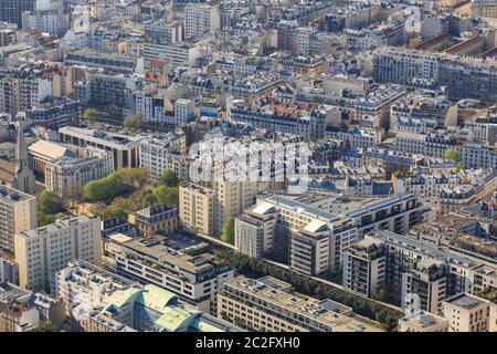 Parigi, Francia, 30 marzo 2017: Vista aerea di Parigi dalla Torre Eiffel. Vista panoramica dello skyline di Parigi. Circuito tetto Foto Stock