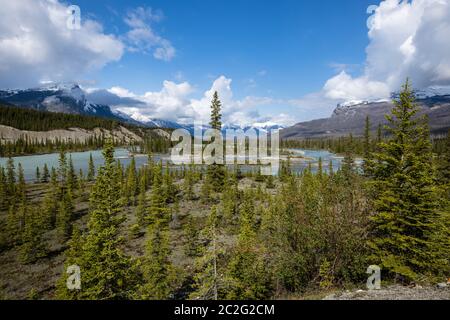 Il Saskatchewan River Crossing nelle Montagne Rocciose del Canada Foto Stock