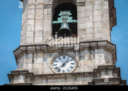 Vista del Carmo chiesa nel centro storico della città in un giorno di primavera. Inaugurato nel 1655, è parte del convento carmelitano Foto Stock