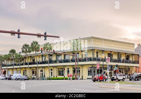 Il ristorante A1A Ale Works è raffigurato pieno di turisti, il 11 aprile 2015, a St. Augustine, Florida. Foto Stock