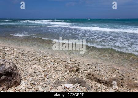 Paesaggio a Bonaire sul lato sud con vista sulla baia Lac. Antille olandesi. Foto V.D. Foto Stock