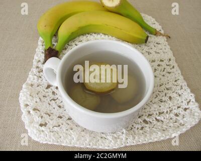 Tè alla banana, tè da banane biologiche e buccia di banana Foto Stock