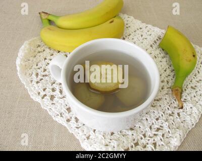 Tè alla banana, tè da banane biologiche e buccia di banana Foto Stock