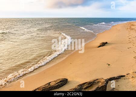 Spiaggia deserta e paradisiaca sull'Isola di Ilhabela Foto Stock