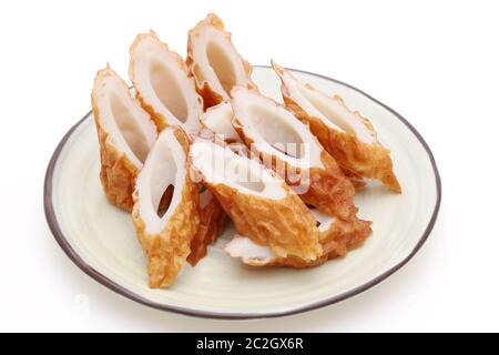 Cucina giapponese, Chikuwa kamaboko su sfondo bianco Foto Stock