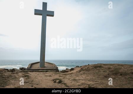 Vista in dettaglio il calvario dei marinai della Pointe du Chatelet costruito nel 1934 sull'isola di Yeu, Francia Foto Stock