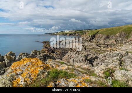 Una vista lungo la costa per insenarsi. Foto Stock