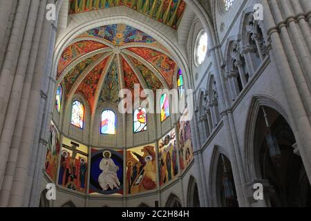 La Cattedrale dell'Almudena di Madrid, Spagna Foto Stock