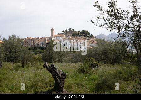 Paesaggi urbani, facciate di case, il paesaggio di Polop de la Marina, Costa Blanca, Spagna, maggio, 2019 Foto Stock