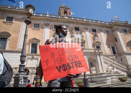 Roma, Italia. 17 Giugno 2020. Un migrante accolto da volontari dell'associazione Baobab Experience (Foto di Matteo Nardone/Pacific Press) Credit: Pacific Press Agency/Alamy Live News Foto Stock
