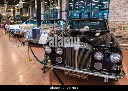 Istanbul, Turchia, 23 marzo 2019: Auto classiche al Museo industriale Rahmi M. Koc. Il museo Koc ha uno dei veicoli più grandi Foto Stock