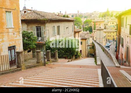 Perugia belle vecchie strade con passi la via Appia e la via dell'Acquedotto, Umbria, Italia. Foto Stock