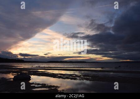 Tramonto sul kolpinsee a brandeburgo, germania. Foto Stock