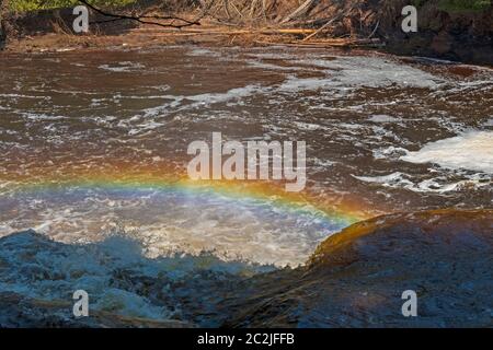 Rainbow su cade a Presque Isle nel fiume Porcupine Montagne parco dello Stato del Michigan Foto Stock