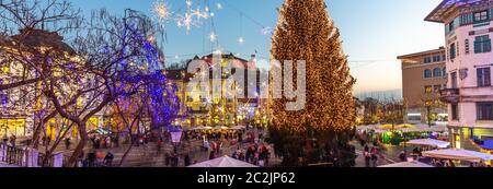 Lubiana romantica del centro città decorate per le vacanze di Natale. Preseren square, Lubiana, Slovenia, l'Europa. Foto Stock