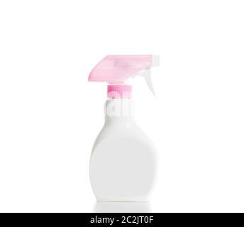 Spray detergente per pistola bottiglia di plastica per isolare rosa su sfondo bianco Foto Stock