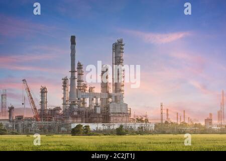 Impianto industriale power station e la luce del sole Foto Stock