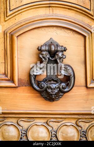 Vecchio bussatore vintage della porta come era come una campana Foto Stock