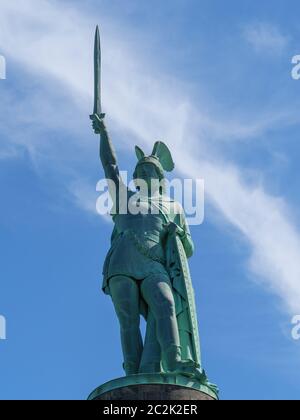 la città di detmold e la famosa hermannsdenkmal in germania Foto Stock
