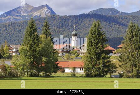 Comune Krün nel mondo delle Alpi di Karwendel, Baviera, Germania Foto Stock