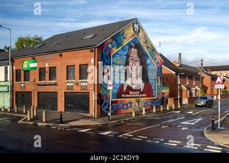 Murale colorato dedicato a Bobby Sands a Belfast, Irlanda del Nord, Regno Unito, Europa Foto Stock