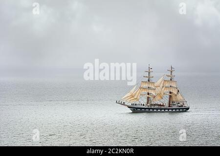 Due Masted nave a vela in Mar Nero Foto Stock