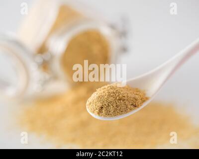 Lievito inattivo nutrizionale in cucchiaio Foto Stock
