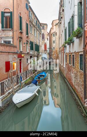Canale laterale a Venezia Foto Stock
